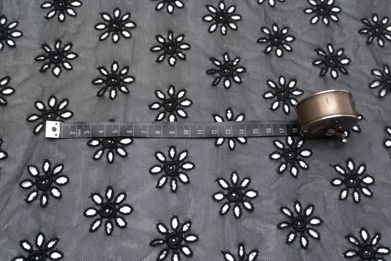 イタリア 輸入生地<BR>ポリエステル100%チュール<BR>アイレット・エンブロイダリー<BR>10cm単位 生地・布(3898mr) - 画像 (3)