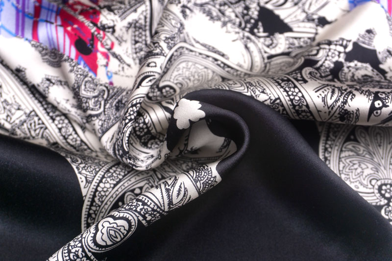 イタリア 輸入生地<br>【A.M.】<BR>ピュアシルク・サテン<BR>ペーズリー・プリント<BR>1.5m単位 生地・布(3955m)